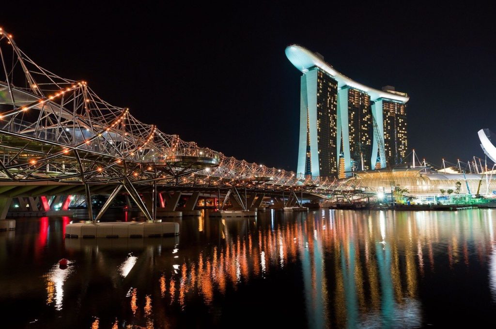 cau-Helix-bridge-singapore